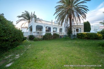 House 4 Bedrooms in Muga - Gran Reserva - Badia