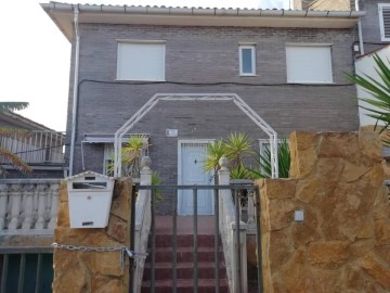 House 4 Bedrooms in Catadau