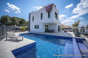 House 4 Bedrooms in Castelló d'Empúries