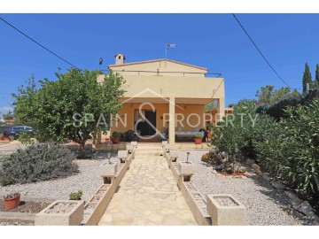 House 4 Bedrooms in Altury