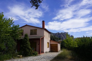 House 4 Bedrooms in Collbató