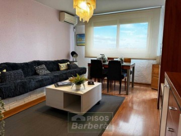 Apartment 3 Bedrooms in Badia del Vallès