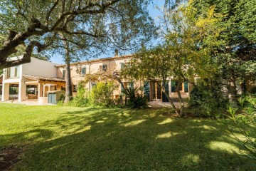 House 6 Bedrooms in Santa María del Camí