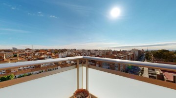 Ático 4 Habitaciones en Avda de Abril - 9 de Octubre