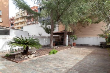 House 4 Bedrooms in La Ribera