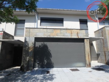 House 4 Bedrooms in Cizur Menor