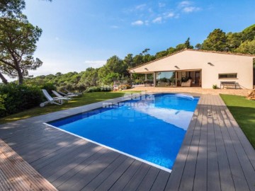 House 4 Bedrooms in Residencial Begur - Esclanyà