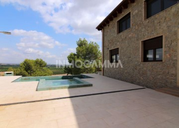 House 3 Bedrooms in Urb. Montejucar