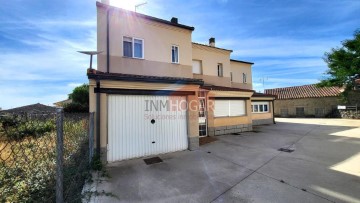 House 4 Bedrooms in Berrocalejo de Aragona