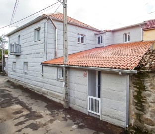 House 8 Bedrooms in Vilamarin (Santiago)