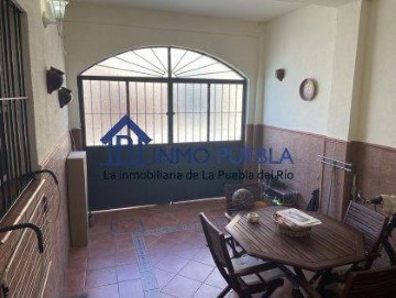 House 4 Bedrooms in La Puebla del Río