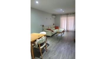 Apartment 3 Bedrooms in Avda de Abril - 9 de Octubre