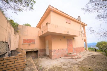 House 4 Bedrooms in Corbera de Llobregat