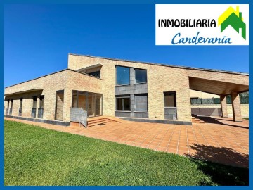 House 5 Bedrooms in Las Peñetas