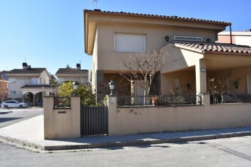 House 4 Bedrooms in Montserrat - Zona Passeig - Can Illa