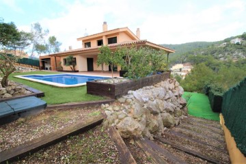 House 5 Bedrooms in Olivella