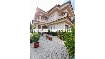 House 5 Bedrooms in Riudarenes