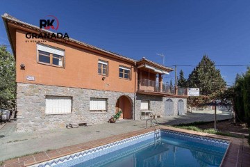 House 6 Bedrooms in Huétor de Santillán