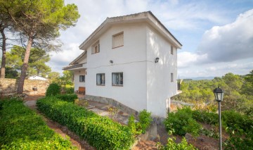 House 4 Bedrooms in Can Paixano