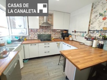 Apartment 4 Bedrooms in Los Juzgados