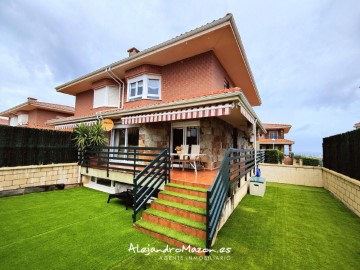 House 3 Bedrooms in Playa Ostende