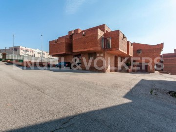 Commercial premises in Llevant Industrial (Polígon)