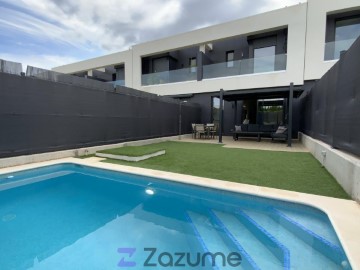 House 4 Bedrooms in Torre en Conill-Cumbres de San Antonio