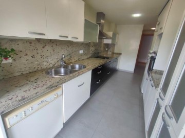 Apartment 4 Bedrooms in Centre - Passeig i Rodalies