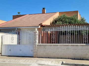 Casa o chalet 4 Habitaciones en Casetas - Garrapinillos - Monzalbarba