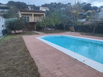 House 4 Bedrooms in Santa Maria de Palautordera