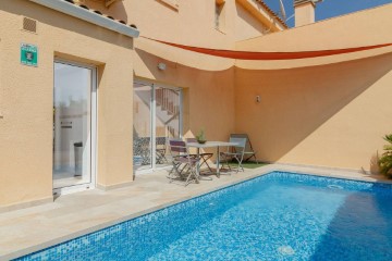 House 4 Bedrooms in Sant Pere Pescador