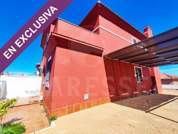 House 4 Bedrooms in Zona Colegio Europa