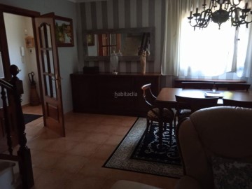 House 4 Bedrooms in Els Monjos