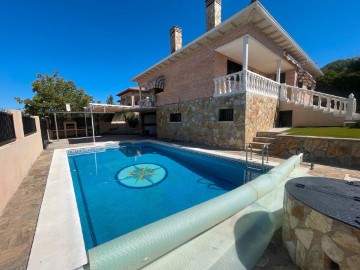 House 5 Bedrooms in Torrejón del Rey