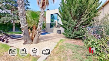 House 5 Bedrooms in Teià