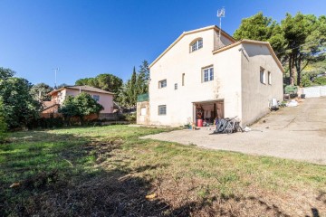 House 4 Bedrooms in Sant Llorenç Savall