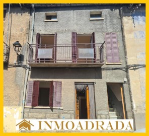 House 6 Bedrooms in La Adrada