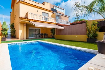 House 4 Bedrooms in Este