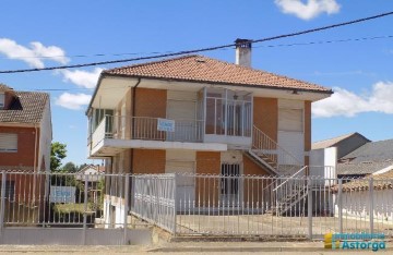 House 4 Bedrooms in Sueros de Cepeda