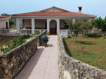 House 4 Bedrooms in El Mirador