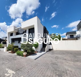 House 5 Bedrooms in Zona Europa