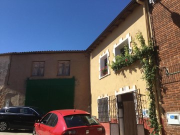 House 3 Bedrooms in Villamayor de los Montes