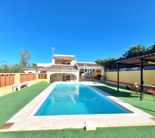 House 4 Bedrooms in Senyera