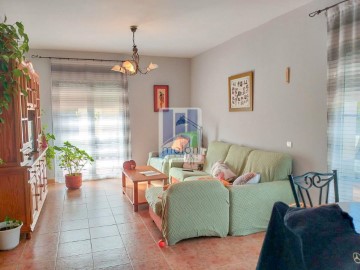 House 4 Bedrooms in Cogollos