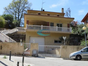 House 4 Bedrooms in Bigues