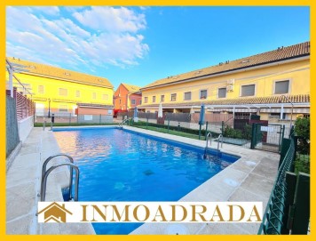 House 4 Bedrooms in La Adrada