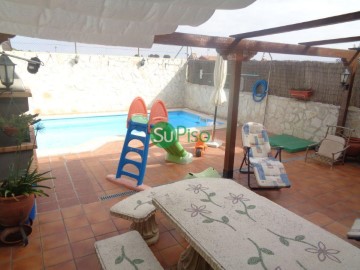 House 4 Bedrooms in Pradillos