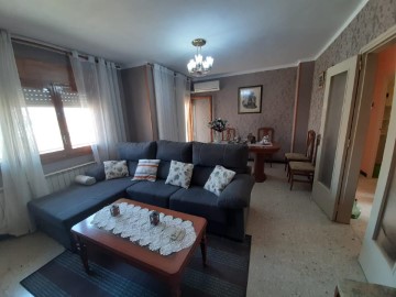 Apartment 4 Bedrooms in Linyola