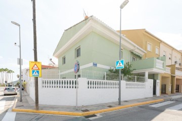 House 5 Bedrooms in Beniflá