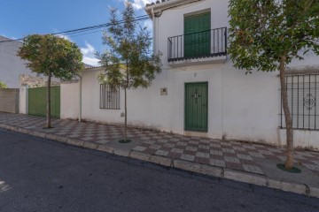 House 4 Bedrooms in El Chaparral